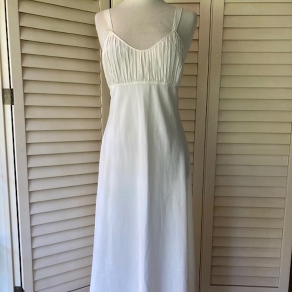 Vanity Fair Floor Length Nightgown~~Slip - Picture 1 of 12